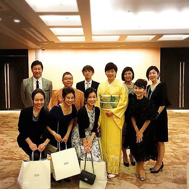 中山忍さんのインスタグラム写真 - (中山忍Instagram)「おめでとうございます✨  田中幸太朗さんと沙織ちゃんの披露宴に 出席してきましたよー❤️ 。 2007年スタートの舞台「大奥」で共演した 沙織ちゃんは大らかで笑顔のかわいいコでしたが、 花嫁姿の沙織ちゃんは眩しいくらいに綺麗だったなぁ✨  幸せになってね。 素敵な時間をありがとう🌸  なつかしの大奥メンバーに再会でき、また嬉し😊」3月26日 21時42分 - _shinobu_nakayama_