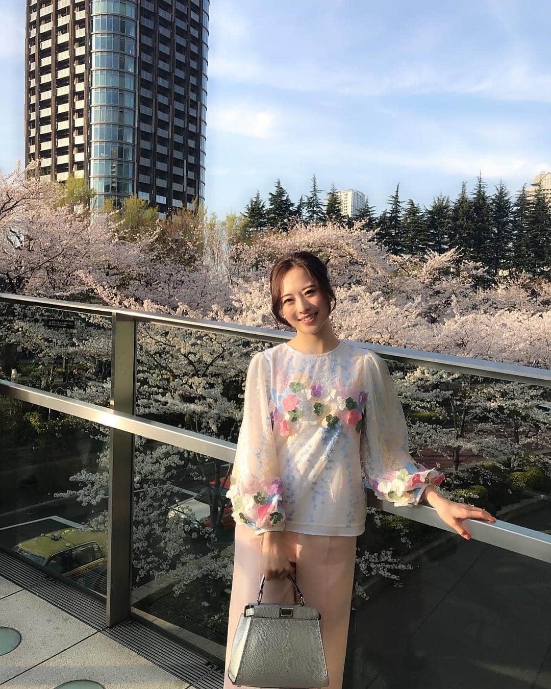 稀鳥まりやさんのインスタグラム写真 - (稀鳥まりやInstagram)「＊ 母とお花見に行って来ました。 桜が満開🌸💕 お天気も良いし桜は綺麗だし幸せ〜😊💕 #お花見#大好き」3月26日 22時17分 - mariya_kitori