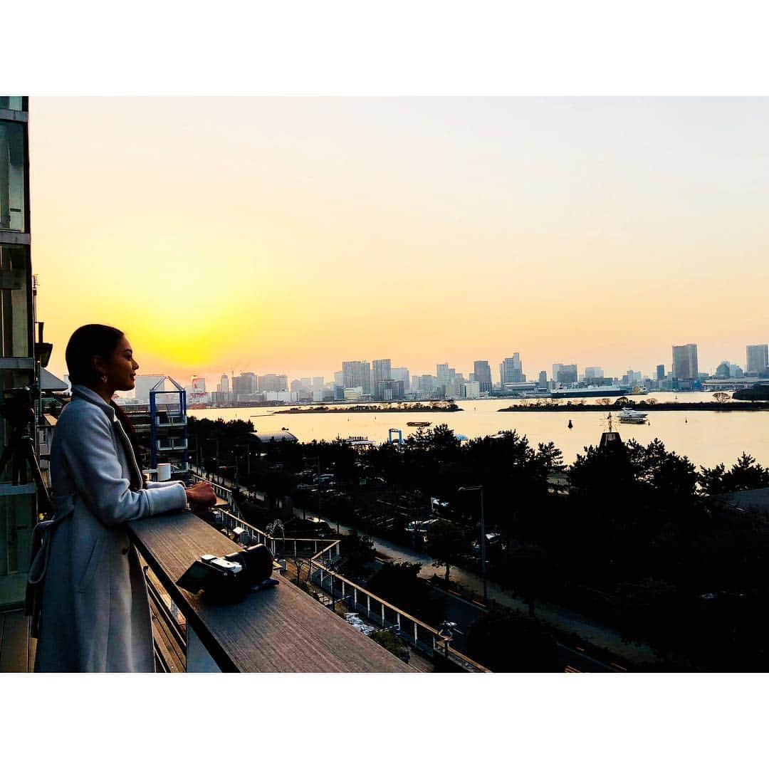 のインスタグラム：「Sunset view from Odaiba Tokyo ❤️ ❤️ #visitjapan #japan #jntomy #missuniversejapan2018 #winter #flashback #odaiba #tokyo #odaibatokyo #odaibasunset  #ミスユニバースジャパン #missuniversejapan #missuniversemie2018 #ミスユニバース三重2018 #ミスユニバースジャパン2018 #missuniversejapan #missjapan  #japan  #love #peace #universe #missuniverse #加藤遊海」