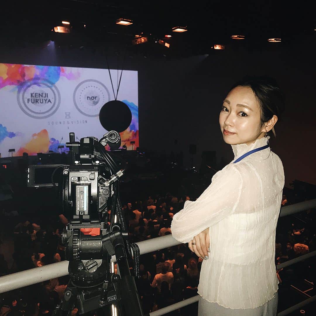 のインスタグラム：「日曜日の夜、とーーーっても楽しみにしていた〈#SOUNDandVISIONX〉に行ってきました🌟 . SOUND & VISION Xとは、#スペースシャワーTV が#KDDI と#フジテレビ とタッグを組んで作り上げた、音楽・映像・アート・テクノロジーが一体となった#ライブイベント ⚡️ . 初回を飾った今回は、#DragonAsh のボーカル#降谷建志 さんと、クリエイティブレーベル #nor がコラボレーション！ . Dragon Ash世代の私は降谷建志さんの歌声を楽しみに行かせていただいたのですが、歌や音楽はもちろん、曲と合わせて構成される映像もめちゃめちゃかっこよかったです‼︎✨✨✨ . 目、耳、体… 全身で楽しめる#イベント でした。 もうね、本当にかっこよかったーーー😍✨ 引き込まれました💫 . 当日の様子は#スペシャ で放送予定なので、皆さんにも是非見ていただきたいです😍💕 . #music #live #liveevent #TV #art #PR #音楽 #アート #映像 #おしゃれ」