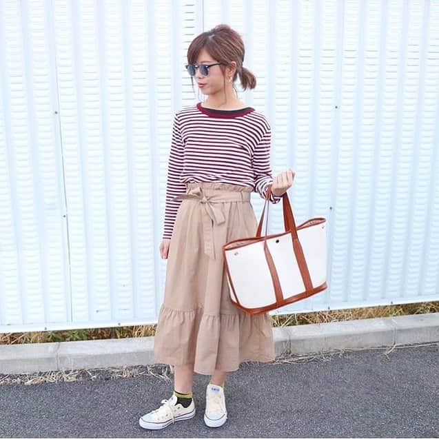 RANKING CHUUN fashionランキングチューンのインスタグラム：「. RANKING CHUUN fashion . @_ariiisu_ さんの ＜春の大人カジュアルコーデBEST5＞ . 第５位はカジュアルボーダーコーデ✨ . ボーダートップス▶︎@globalwork_official チノスカート▶ @UNIQLO バッグ▶  @kalie_official スニーカー▶ @converse_jp ♥ワンポイント 赤のボーダーにスカートで可愛くしつつ スニーカーを合わせて大人カジュアルに♪ . 次は第４位の発表です💎 . #rankingchuun #ファッション#fashion  #オシャレ #きょコ #着画 #instafashion #ootd  #おしゃれさんと繋がりたい #フォローミー  #いつコ #outfit  #大人カジュアルコーデ#大人コーデ #上品コーデ #コーディネート探検隊 #ユニジョ#ジユジョ #ママコーデ #カジュア ル #コーデ女子部 #ootd_kob #カフェ #カジュアルコーデ#ハッピー #トレンド #春コーデ」