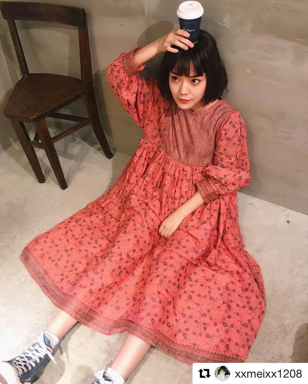 のインスタグラム：「#Repost @xxmeixx1208 with @get_repost ・・・ 今日みんなにどこの？って 聞かれたワンピースは @milkfedjp でした🍒  @offshore_coffee で 休憩だぜ🌷 #mei_outfit #milkfed 「FLOWER PRINT DRESS ¥12,000＋TAX」 #milkfedjp #ミルクフェド #ミルフェ #flower #flowerprint #onepiece #ワンピース #dress #pink #2018spring #春新作 #calif #長澤メイ #fashion #おしゃれさんと繋がりたい」