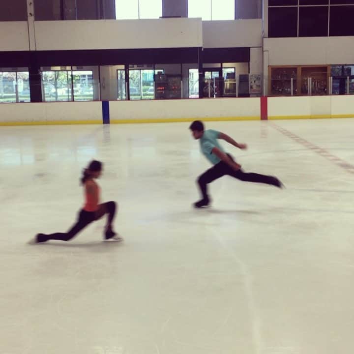 ジェシカ・カラランのインスタグラム：「Getting funky with @bj.81 😋. Thank you @roheneward for our short program!! 💃🏻🕺🏽#sassy」