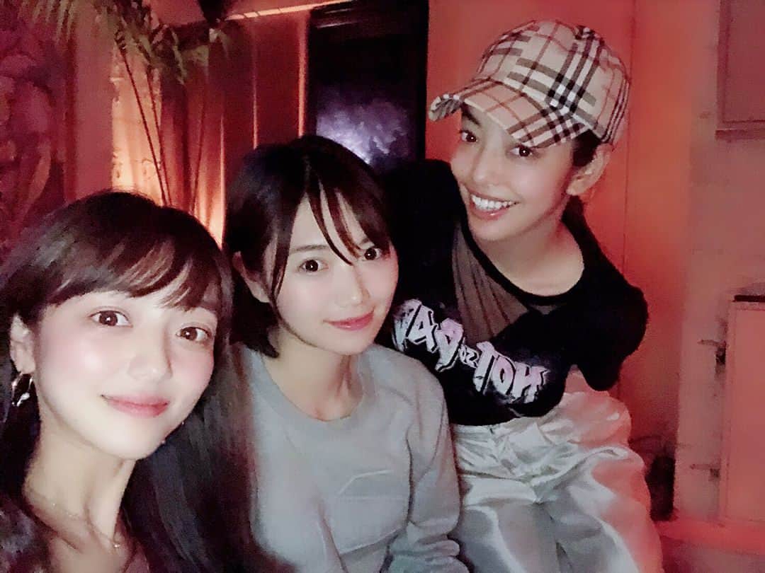 寺口智香さんのインスタグラム写真 - (寺口智香Instagram)「#ViVi で出会ったことすら忘れてしまう年齢になりましたw 会いたいなーって話ししてて 急に集合💞 会話の内容も健康診断が入ってくるなんて大人になったわ😫 . . #インスタグラマー #一般人 #モデル #異業種交流会 #爆 #おおきに #model #instgramers #instagood #girlsnight #女子会 #カフェ #cafe」4月25日 12時11分 - chika_loves