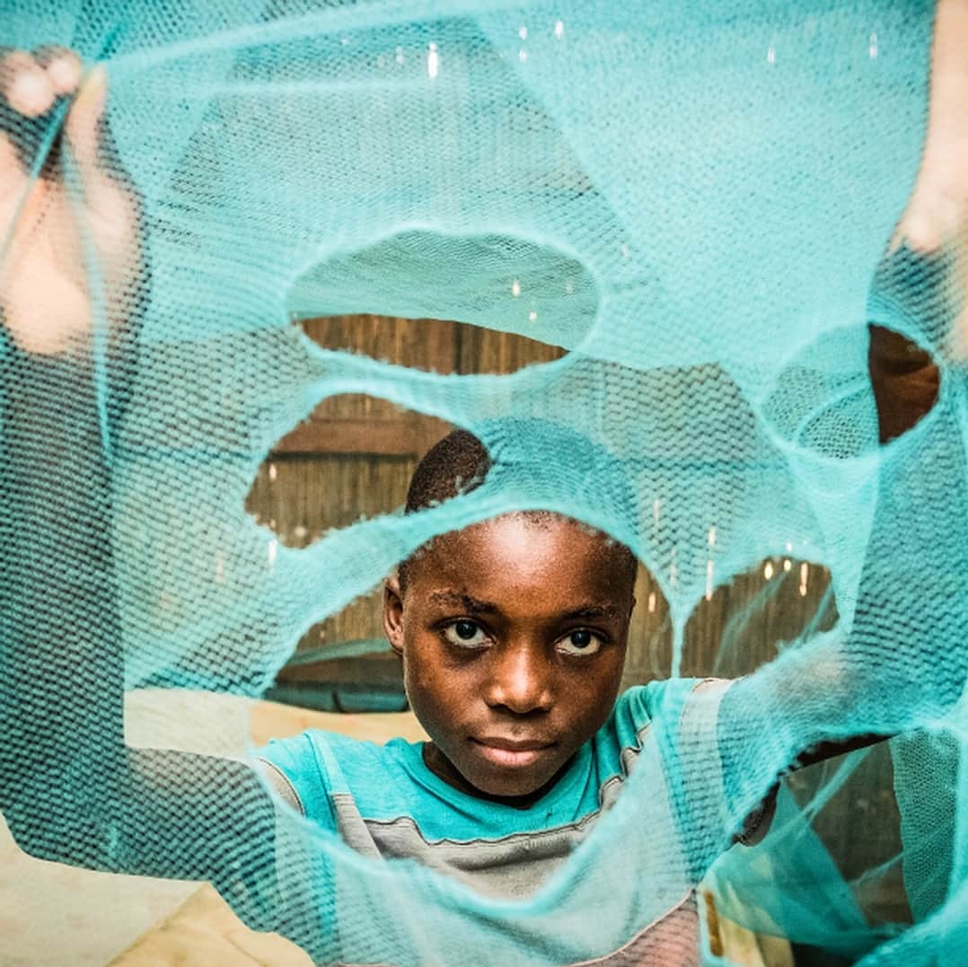 ビル・ゲイツさんのインスタグラム写真 - (ビル・ゲイツInstagram)「The world is making incredible progress against #malaria. New innovations—including more effective drugs for treatment, rapid diagnostic tests, and better insecticides—have helped prevent more than 600 million cases of malaria and saved 6.8 million lives between 2000 and 2015. One new tool that helps protect families in Africa is a long-lasting type of bed net.」4月25日 12時49分 - thisisbillgates