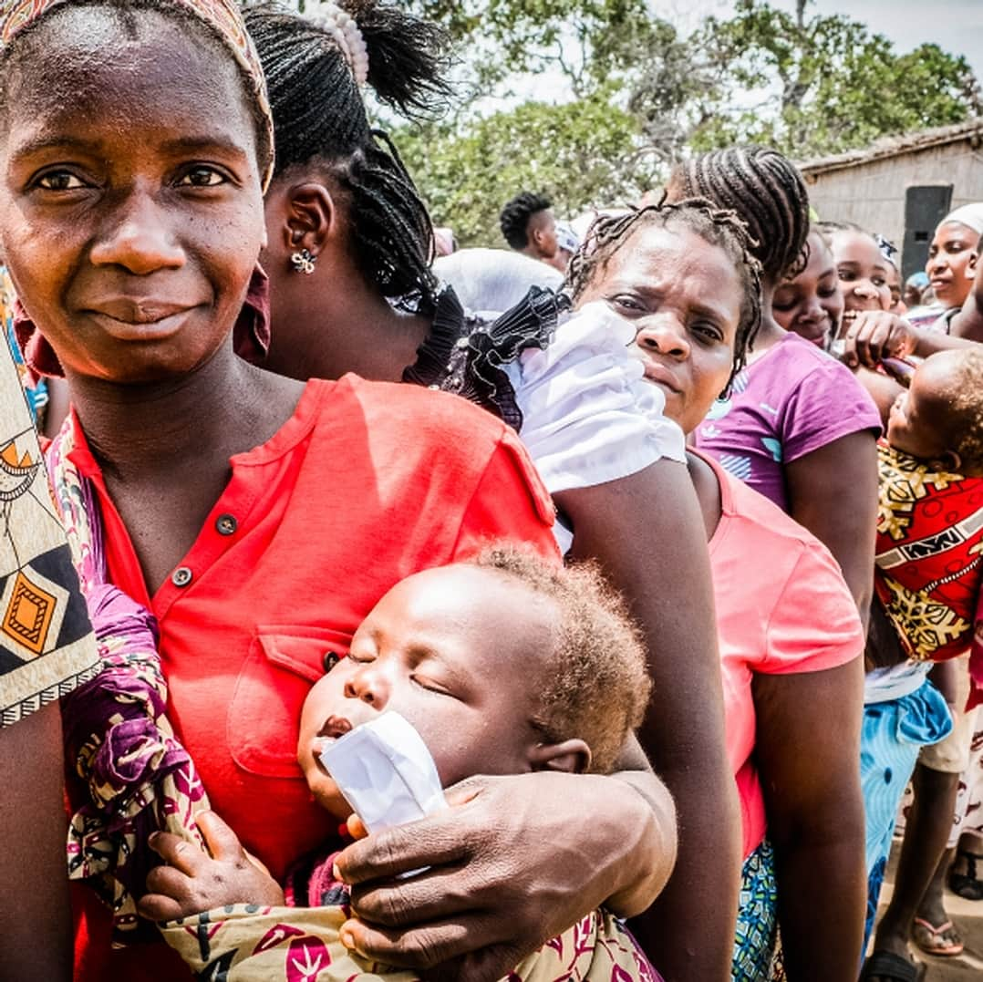 ビル・ゲイツさんのインスタグラム写真 - (ビル・ゲイツInstagram)「The world is making incredible progress against #malaria. New innovations—including more effective drugs for treatment, rapid diagnostic tests, and better insecticides—have helped prevent more than 600 million cases of malaria and saved 6.8 million lives between 2000 and 2015. One new tool that helps protect families in Africa is a long-lasting type of bed net.」4月25日 12時49分 - thisisbillgates