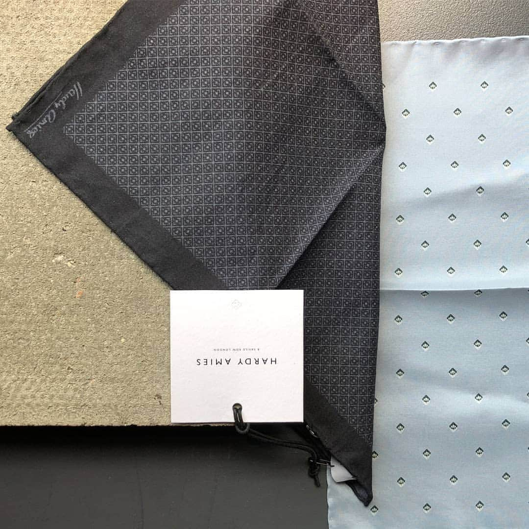 ハーディエイミスさんのインスタグラム写真 - (ハーディエイミスInstagram)「Italian silk pocket squares make the final touches to your suits, all £30. #HardyAmies #SavileRow #Suitstyle」4月21日 17時47分 - hardyamieslndn