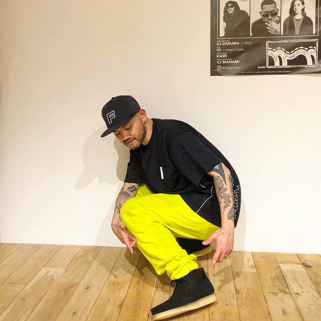DJ DARUMAのインスタグラム：「90sヒップホップ育ちは皆Clarksの ワラビーが好きだ❤️ 最近はGore-Tex仕様の ビブラムソールとかもあるのですね」