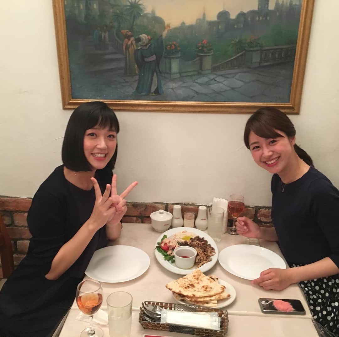 竹内由恵さんのインスタグラム写真 - (竹内由恵Instagram)「昨日は林美沙希アナウンサーと番組終わりでイラン料理に行きました。以前私のインスタにも登場したお店です。外国のお客さんが多いお店で、異国気分を味わってきました❤️ワンプレートでお腹いっぱいに。たくさんおしゃべりもできて満足です✨ #アラジン#イラン料理##林美沙希アナウンサー#今週もjチャンネルありがとうございました」4月21日 14時27分 - yoshie0takeuchi