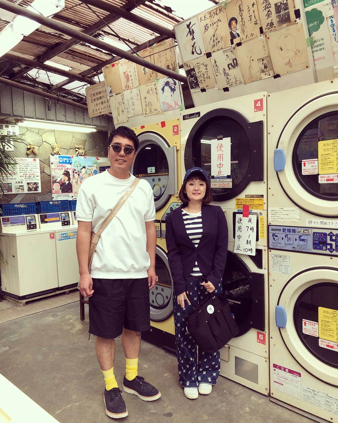 千秋さんのインスタグラム写真 - (千秋Instagram)「廃墟部。 次の活動地域を相談していました。 #小木 #ナホ撮影 #廃墟 #島 #廃集落 #廃村  #hm #無印良品 #agnesb」4月21日 16時05分 - chiaki77777