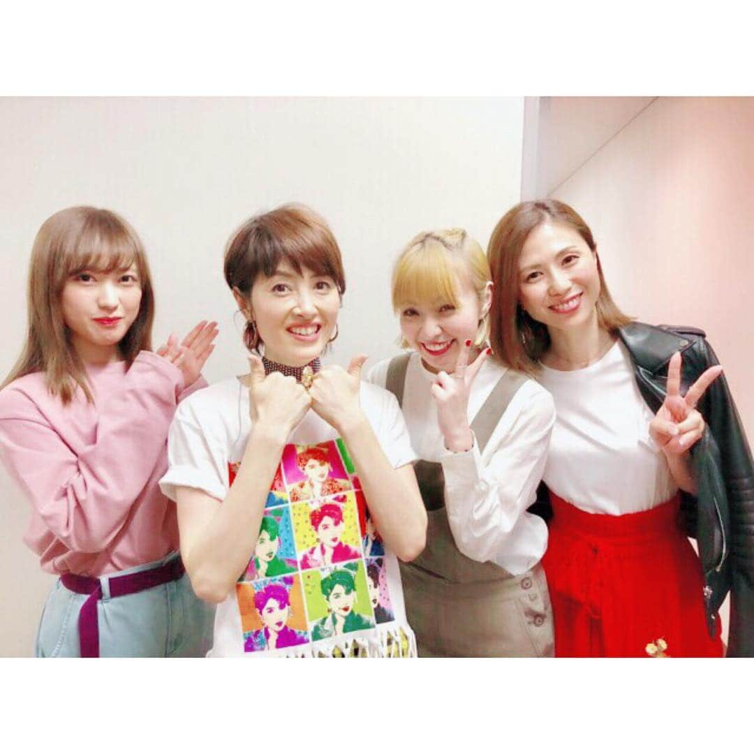 Minaさんのインスタグラム写真 - (MinaInstagram)「事務所の大先輩。洋子お姉様のLiveに行っていました😊 いくつになっても、パワフルでチャーミングな荻野目さん。 素敵な背中を追いかける事が本当に幸せです💕 さぁ…わたしも気合入れてまだまだ頑張らなきゃ💪🏻 #荻野目洋子 さん #Live #ダンシングヒーロー #max #nana #mina #フェアリーズ #理香子 #りっちゃんはお昼の会に参戦 #いつの日かコーヒールンバを一緒に踊りたい」4月21日 22時25分 - mina_1977