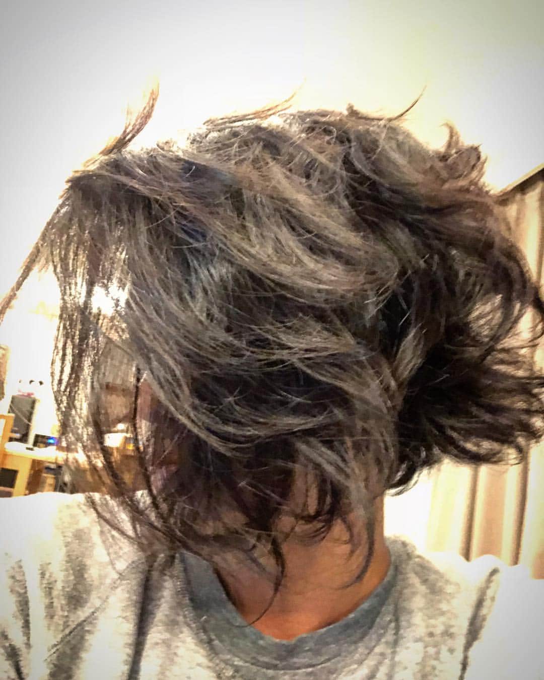 赤西仁さんのインスタグラム写真 - (赤西仁Instagram)「髪な。  #SippingOnWhiskey #SOW #まぁまぁサイヤ人」4月22日 0時48分 - jinstagram_official
