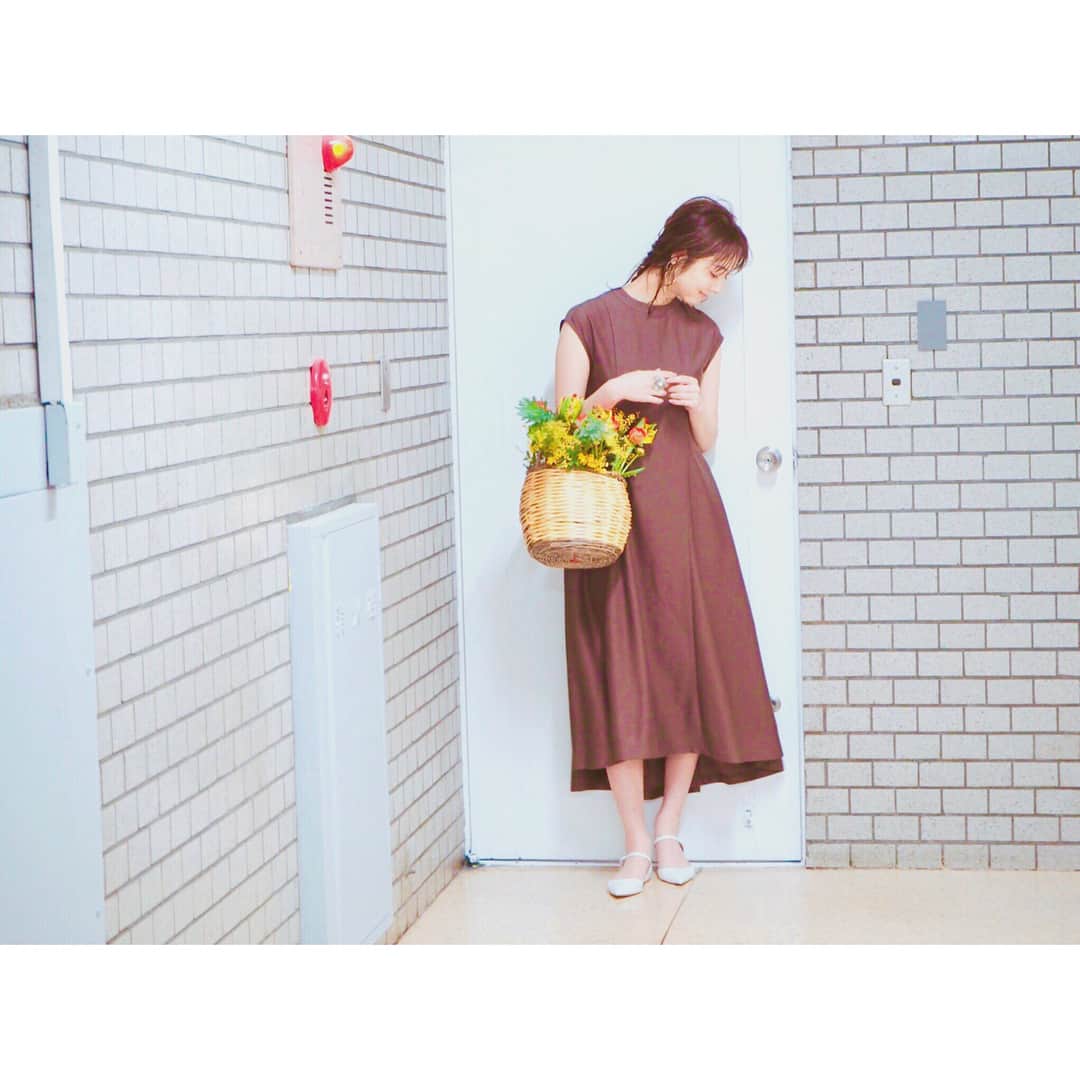 佐々木希さんのインスタグラム写真 - (佐々木希Instagram)「アンティミテ新作ワンピ。 ウエストからフレアになってます。 二の腕がスッキリ見えるデザインに♡  #iNtimite#アンティミテ」4月22日 13時16分 - nozomisasaki_official