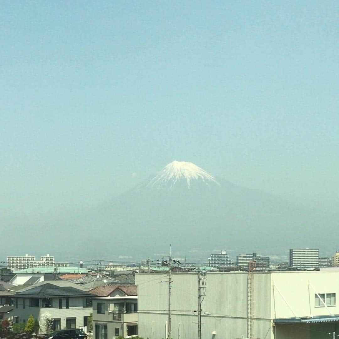 石井一久のインスタグラム：「富士山通過中。 富士山のポテンシャルを出しきれてないが僕のカメラ機能ではこれが限界だろう。 #富士山 #ポテンシャル #旨し」