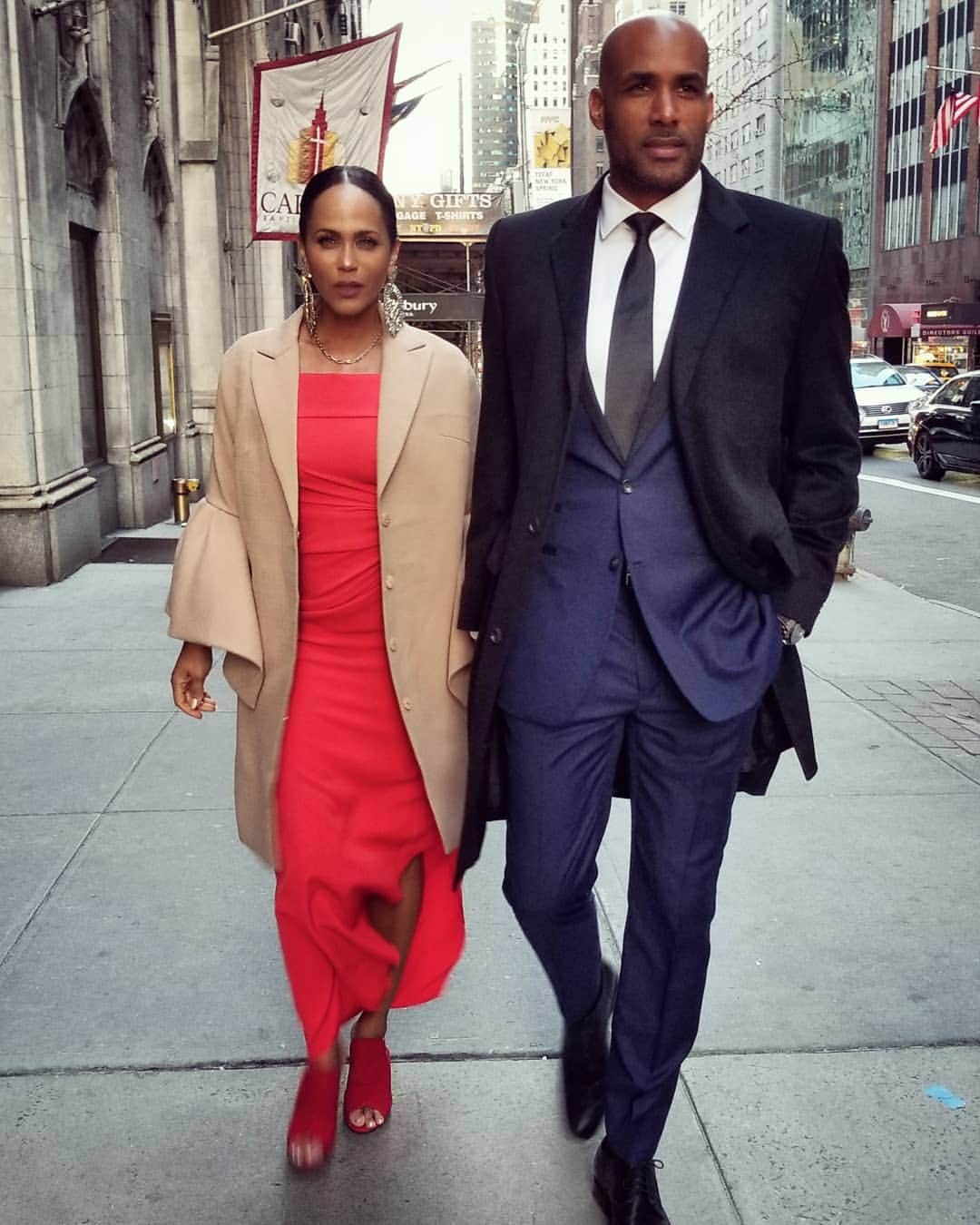 ボリス・コジョーさんのインスタグラム写真 - (ボリス・コジョーInstagram)「We don't get out much. But when we do... #MommyZaddyTime ❤💃🏾🕺🏾 #WithKidsCareersServiceBusinessesTravelAndADogYouGottaPutEachOtherFirst」4月22日 6時27分 - boriskodjoe