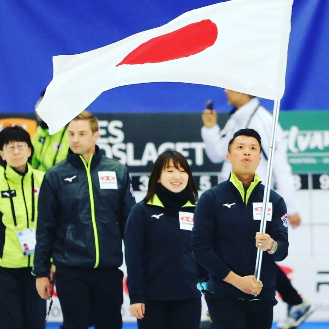 ジェームス・ダグラス・リンドさんのインスタグラム写真 - (ジェームス・ダグラス・リンドInstagram)「Opening Ceremony at the Mixed Doubles World Championship in Östersund, Sweden with Team Fuji-Yama 🇯🇵 #curling」4月22日 7時01分 - j.d.lind