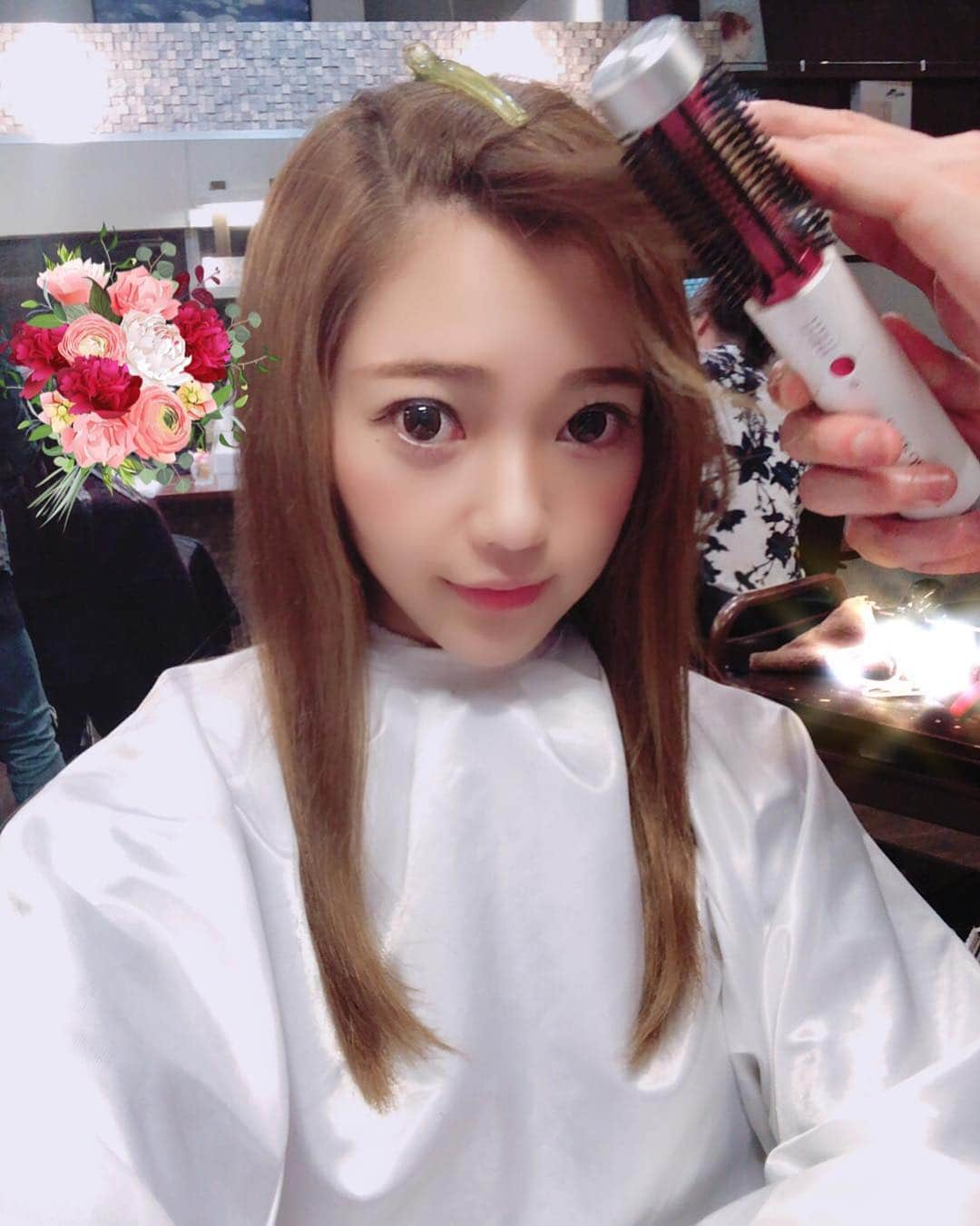 ブリリアントヘアー?フリーサロンSのインスタグラム：「みなさん、いつもありがとうございます✨  #ブリリアントヘアー#コードレスヘアーアイロン#brillianthair#コードレスブラシ#充電式#いつでもどこでも#ふわふわ#ふわふわヘアー#コンパクト#コードレス#20mm#ナイロンブラシ#ボリュームアップ#ウェーブ#ストレート#軽い#usb#美意識#男性にも#アンバサダー#一鷹杏奈」