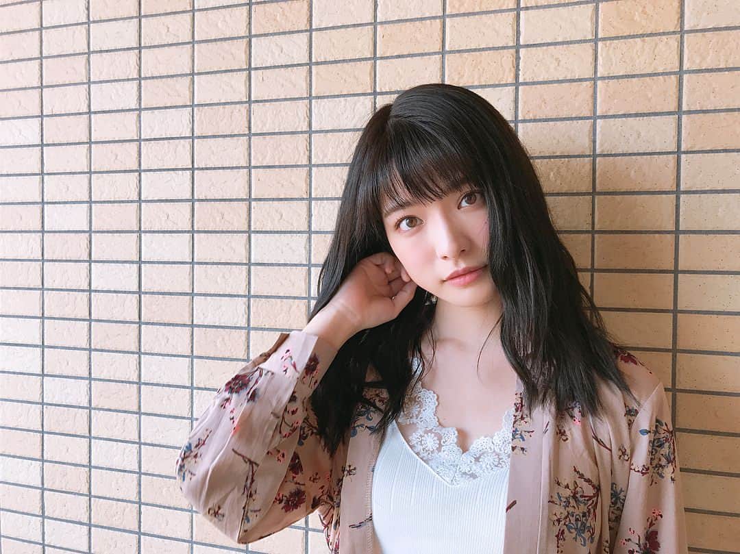 のインスタグラム：「いつもお世話になってるfifthが5周年記念✨ そんな日に真夏日で、寝かせてたやつやっと着れた🤗 この下ノースリーブ✌️ 30%offクーポンあるって♪  #fifth  #fifthtl  #フィフス  #coordinate  #code  #fashion  #フラワーフィッシュテールシャツワンピース  #Vネックレースキャミニット」
