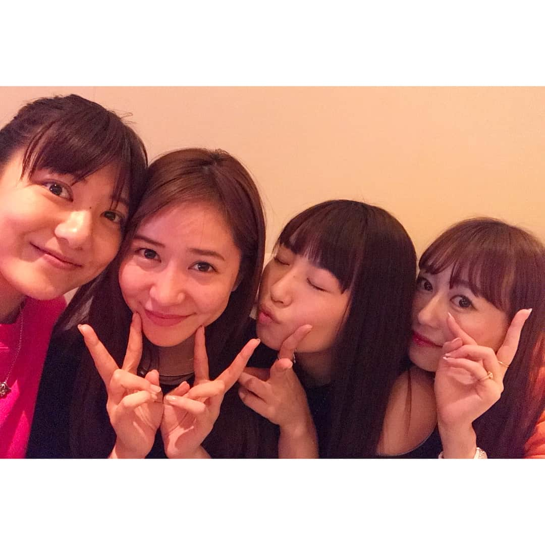 増田有華さんのインスタグラム写真 - (増田有華Instagram)「二期生で集合💓 みんなのデビュー12周年祝いと、ちかちゃんおかえり&お誕生日祝い🎂 相変わらず笑いも絶えず、みんなで近況報告。 ちかちゃんジャカルタでたくさん頑張ったね☺️お疲れ様！！ ＊ #二期生 #集合 #秋元才加 #河西智美 #小林香菜 #近野莉菜 #野呂佳代 #増田有華 #松原夏海 #宮澤佐江」4月22日 16時47分 - masuyuka_official