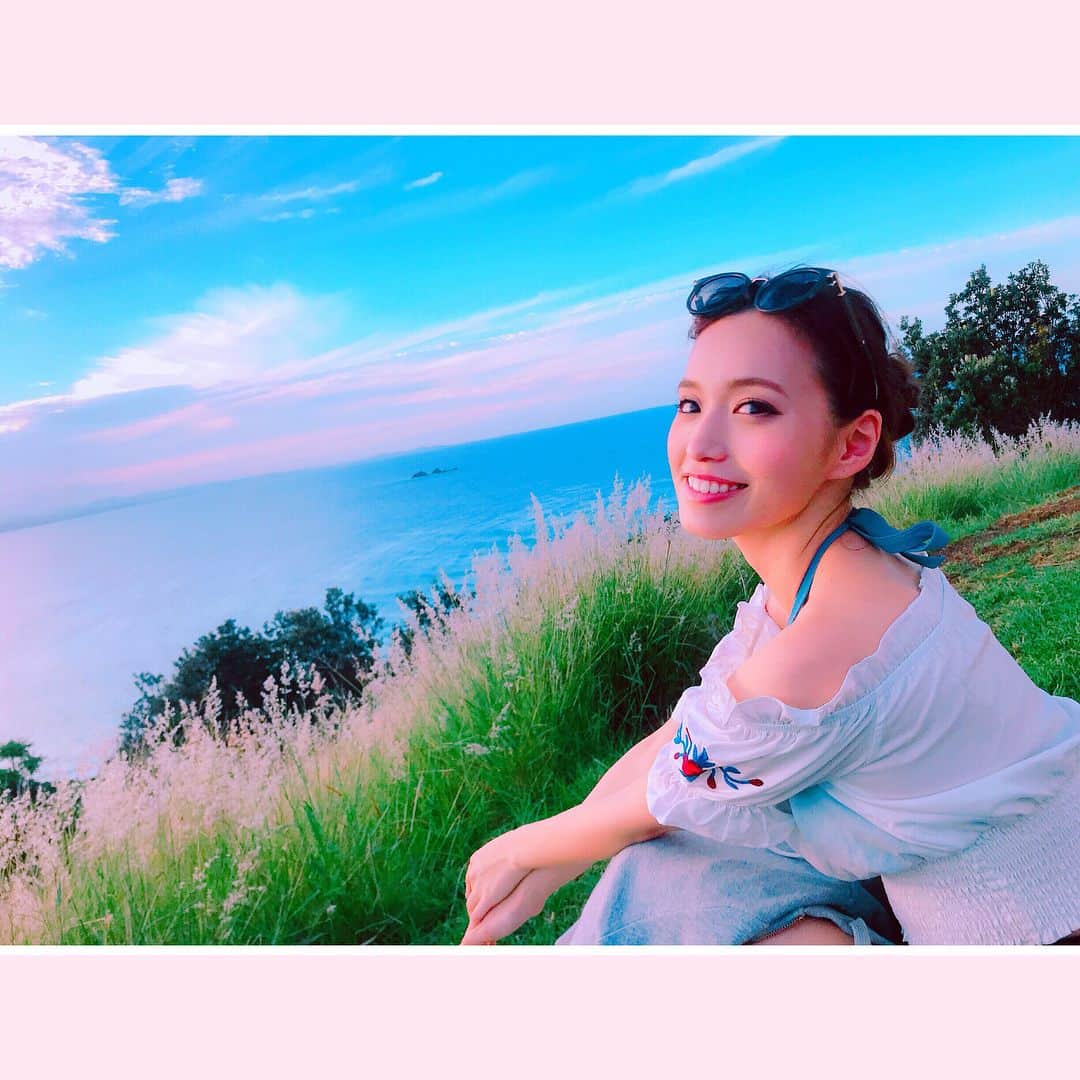 引地裕美さんのインスタグラム写真 - (引地裕美Instagram)「スワイプしてね❣️➠➠➠ . . #バイロンベイ の灯台に #sunset を見にいったよ☀️🌙 . . すごく綺麗な空と海で 見惚れたなぁ。☺️✨✨ . . パノラマで撮ったらすごくきれいな写真が撮れたから ４枚目の写真見てみてね📷❤️ . . #引地裕美 #モデル #rq #レースクイーン #australia #オーストラリア #byronbay #サンセット #夕日 #海 #sea #capbyron #lighthouse」4月22日 16時45分 - yuumihikichi
