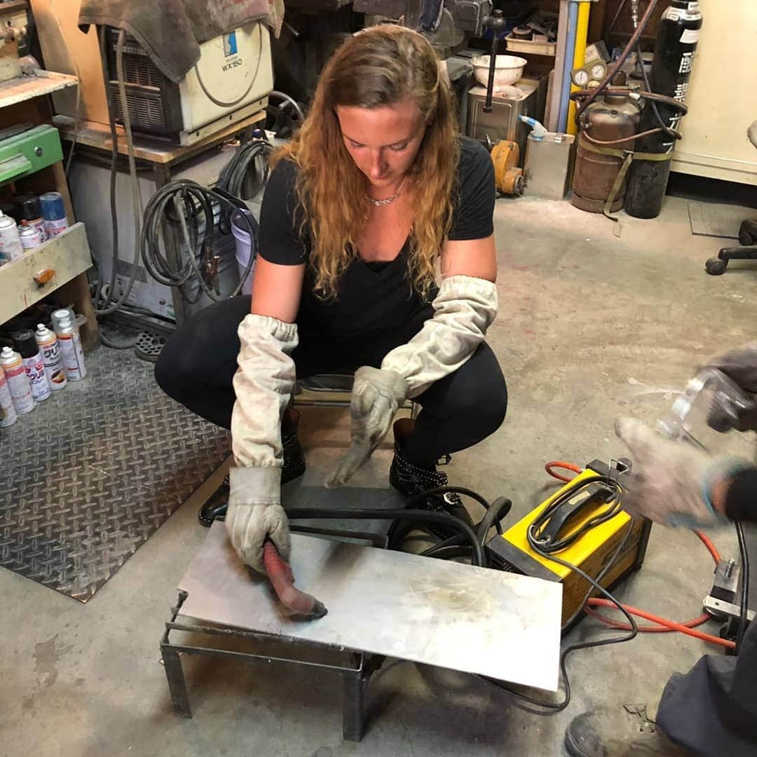 カティンカ・ホッスーさんのインスタグラム写真 - (カティンカ・ホッスーInstagram)「First time in my life I have welded in Tokyo and I made an Iron Lady logo from iron. I think I found my new hobby :) Először életemben hegesztettem, Tokióban, és egy Iron Lady logót készítettem (legalábbis próbáltam). Szerintem megtalaltam az új hobbim ;) #welding #tokyo #IronLady #IronNation」4月22日 17時12分 - hosszukatinka