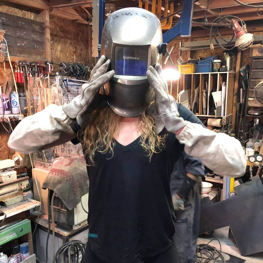 カティンカ・ホッスーさんのインスタグラム写真 - (カティンカ・ホッスーInstagram)「First time in my life I have welded in Tokyo and I made an Iron Lady logo from iron. I think I found my new hobby :) Először életemben hegesztettem, Tokióban, és egy Iron Lady logót készítettem (legalábbis próbáltam). Szerintem megtalaltam az új hobbim ;) #welding #tokyo #IronLady #IronNation」4月22日 17時12分 - hosszukatinka