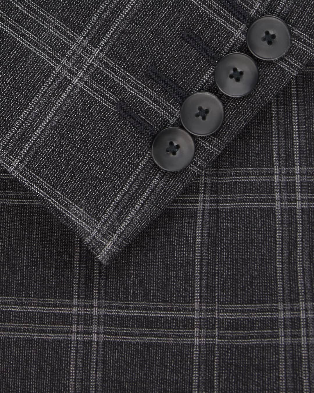 ハーディエイミスのインスタグラム：「Go bold or go home. The classic-fit charcoal suit has a statement check design, with crease-resistant elements. #HardyAmies #SavileRow #Suitstyle」