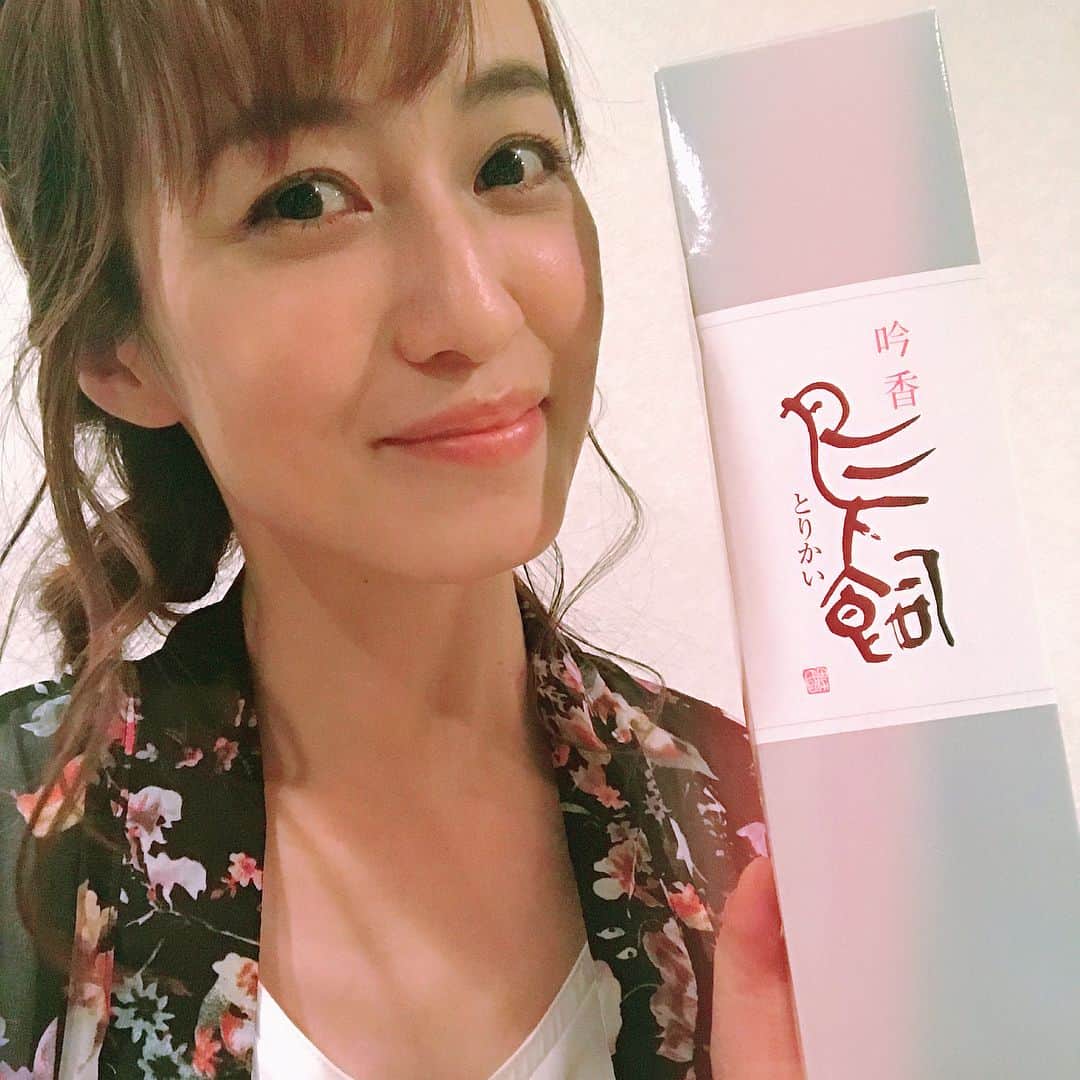 及川奈央さんのインスタグラム写真 - (及川奈央Instagram)「本日は｢ #月刊格闘無双 ｣の #収録 へ。  #やべきょうすけ さん &  #髙阪剛 さんとともに今月も盛り沢山の内容でお届けします。 #レフェリー の皆様を #ゲスト にお迎えしての #座談会 も必見。27日(金)20時より #放送 です。  #収録後 、やべさんから #お誕生日プレゼント を頂きました！ありがとうございます☆大切にいただきます！  日本酒、ワイン、ハイボール好きですが #焼酎 も最近少しずつ飲めるようになりました。#鳥飼 #楽しみ #麦茶割り でいただきます」4月22日 20時30分 - naooikawa