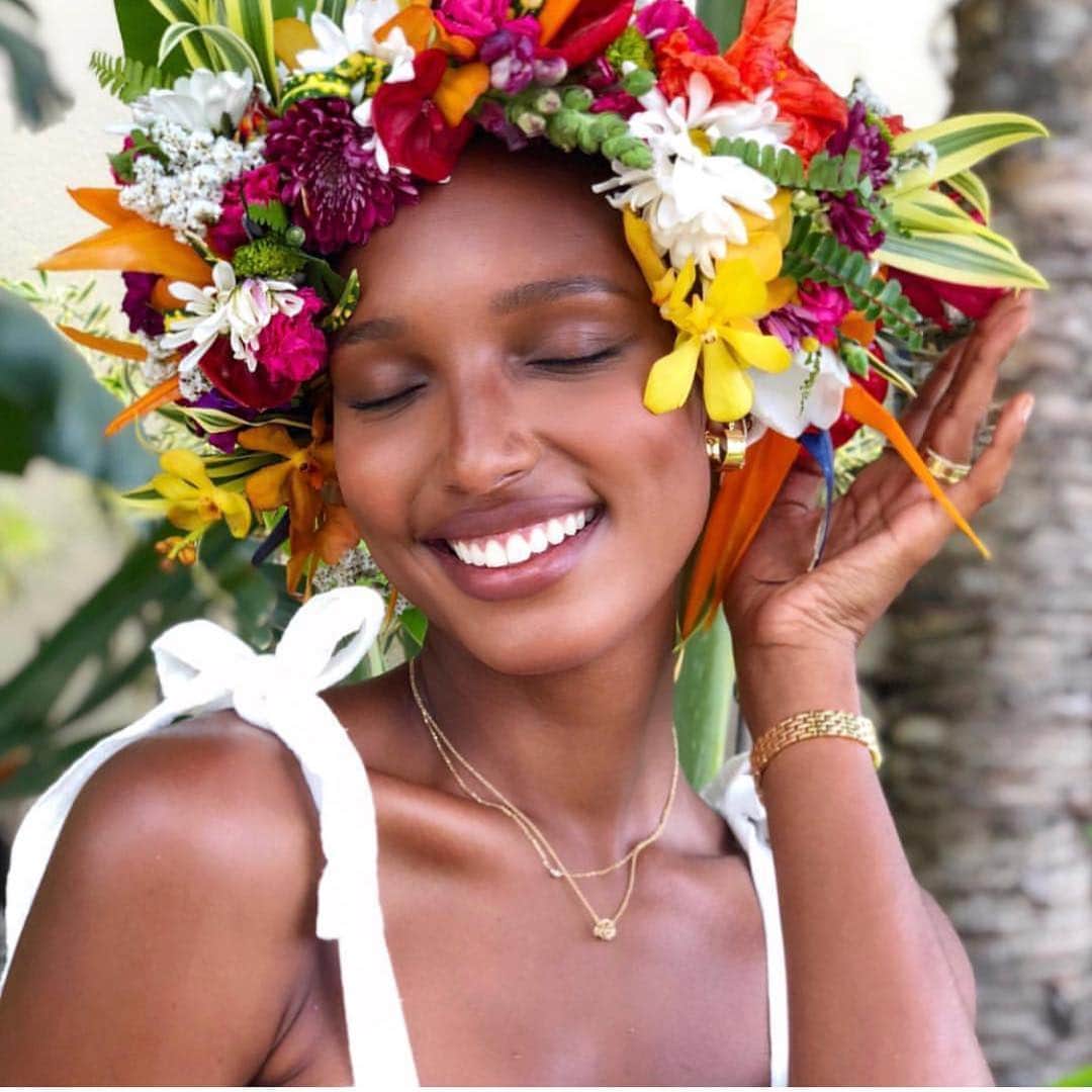 レンのインスタグラム：「@jastookes looking so pretty in her Wren necklace 🌸 🌺 🌸」