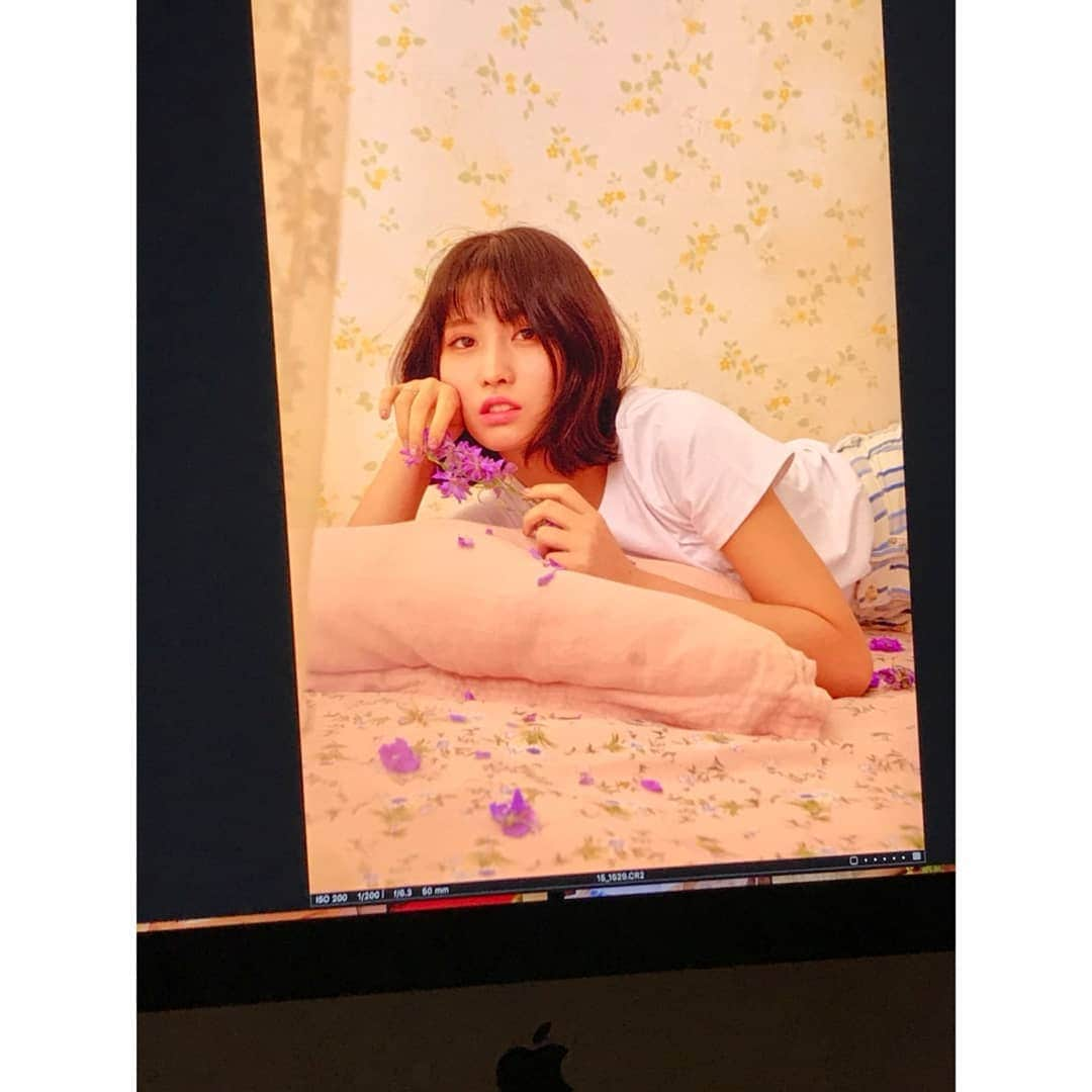 TWICEさんのインスタグラム写真 - (TWICEInstagram)「CeCi♡♡♡ 오늘 인기가요 1위 넘넘 감사합니당!!♡♡♡ 역시 원스가 짱이지♡  #CeCi #twice #momo#whatislove」4月22日 23時00分 - twicetagram