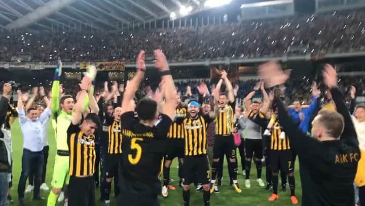パナギオティス・コネのインスタグラム：「Champions @aekfc_official」