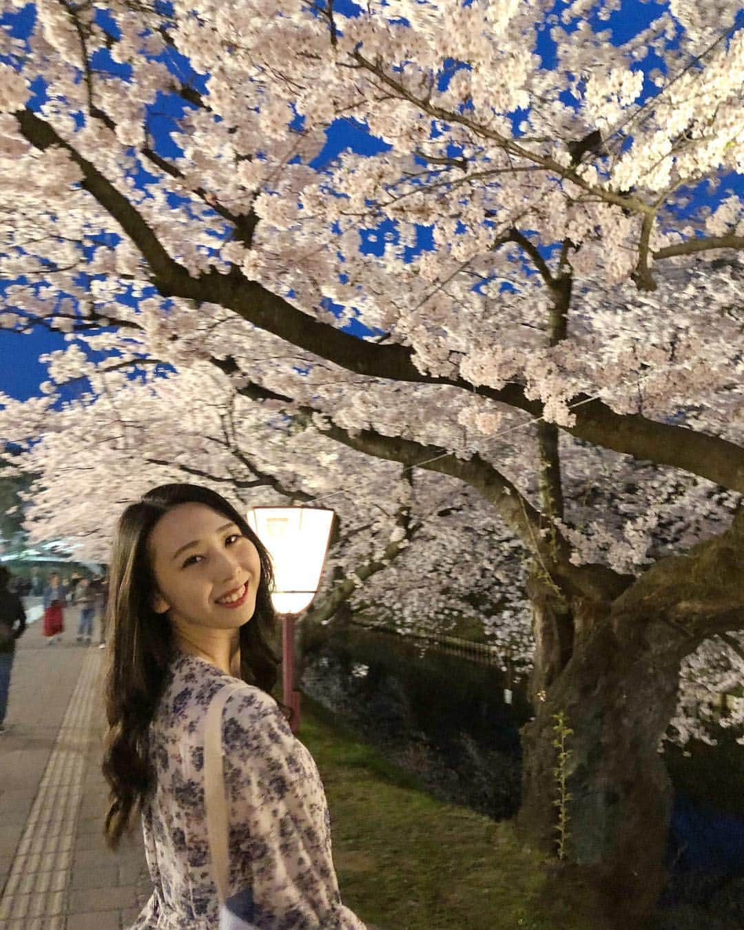 りんご娘さんのインスタグラム写真 - (りんご娘Instagram)「弘前桜祭りは満開です🌸 みんな行こうね！！ #弘前桜祭り  #桜 #sakura  #hirosaki #cherryblossom  #cherryblossomfestival #りんご娘 #ringomusume #とき @toki_ringomusume」4月23日 10時37分 - _ringo.musume.com_