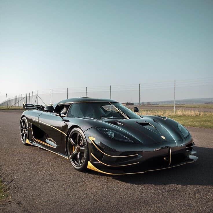 CarsWithoutLimitsさんのインスタグラム写真 - (CarsWithoutLimitsInstagram)「The Final Agera RS goes to my good friend @mannykhoshbin. This Agera RS is called “Phoenix”. The main features are 1400hp & a lot of 24k Gold #CarsWithoutLimits #Koenigsegg #AgeraRS #Toronto」4月23日 12時21分 - carswithoutlimits