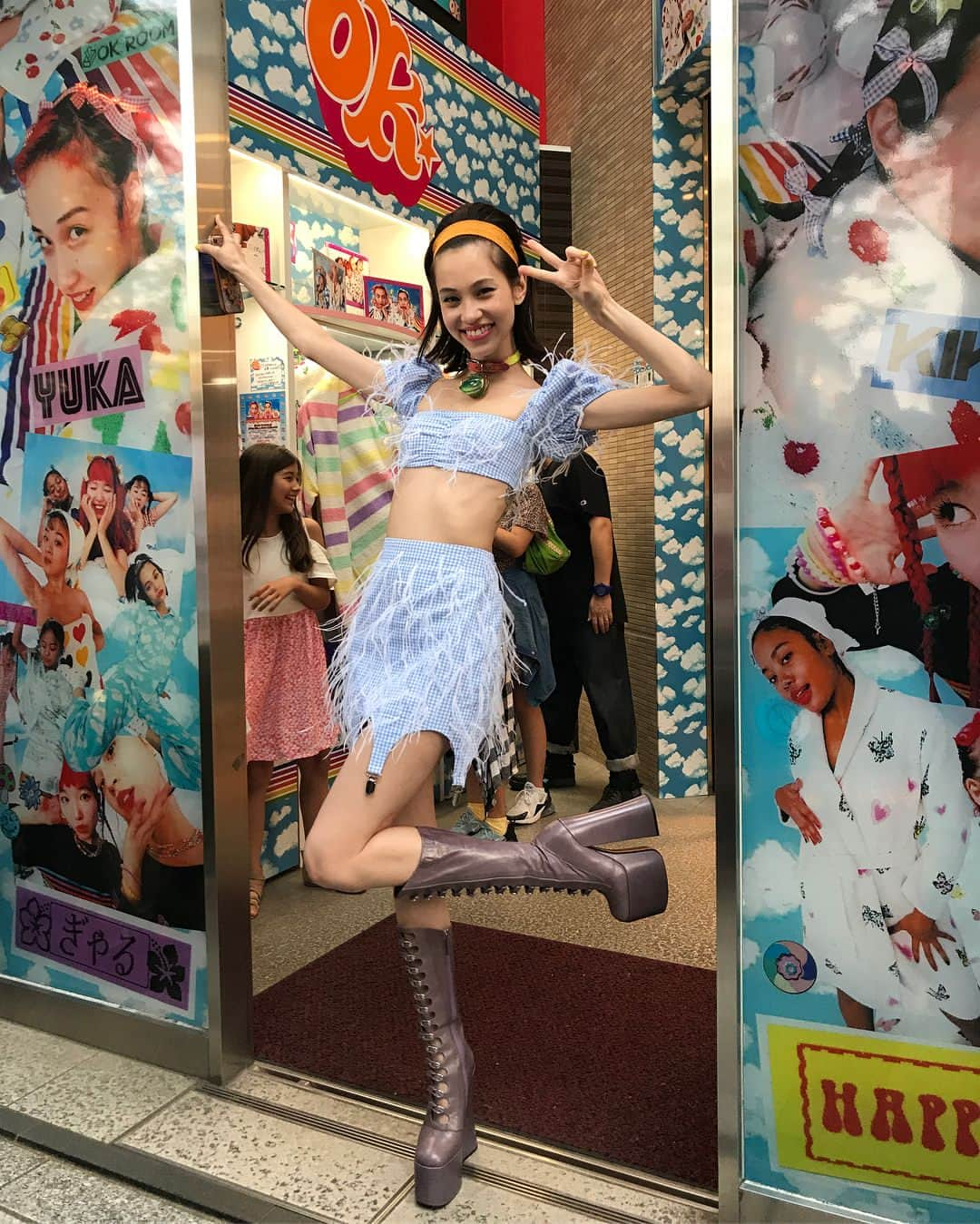 水原希子 さんのインスタグラム写真 - (水原希子 Instagram)「昨日、キディランド原宿店 @kiddyland_co.jp にて @officekiko のポップアップイベントに お越し頂いた皆様❤️ そしてドンキホーテのイベントにも お越し頂いた皆様❤️ 本当にありがとうございました。 今まで中々、皆様にお会いできるイベントや 場がなかったので、今回やっと！ 皆様に直接お会いできて、お話させて頂けて、 言葉には表されない程、勇気を頂いて感無量な気持ちでいっぱいです。本当に感謝しかありません。 皆さまのサポートがあるからこそ、 私は自由な表現をする事が 出来ているんだなと改めて実感しました。 本当にありがとうございます！ また会える日まで！ I love you all❤️ * - * - * - * - * - * - * - * - * Hair & Make up by @rieshiraishi1220 🌱 Wearing @ericschlosberg 💅🏻 Choker @babbym 🍄」4月23日 15時27分 - i_am_kiko