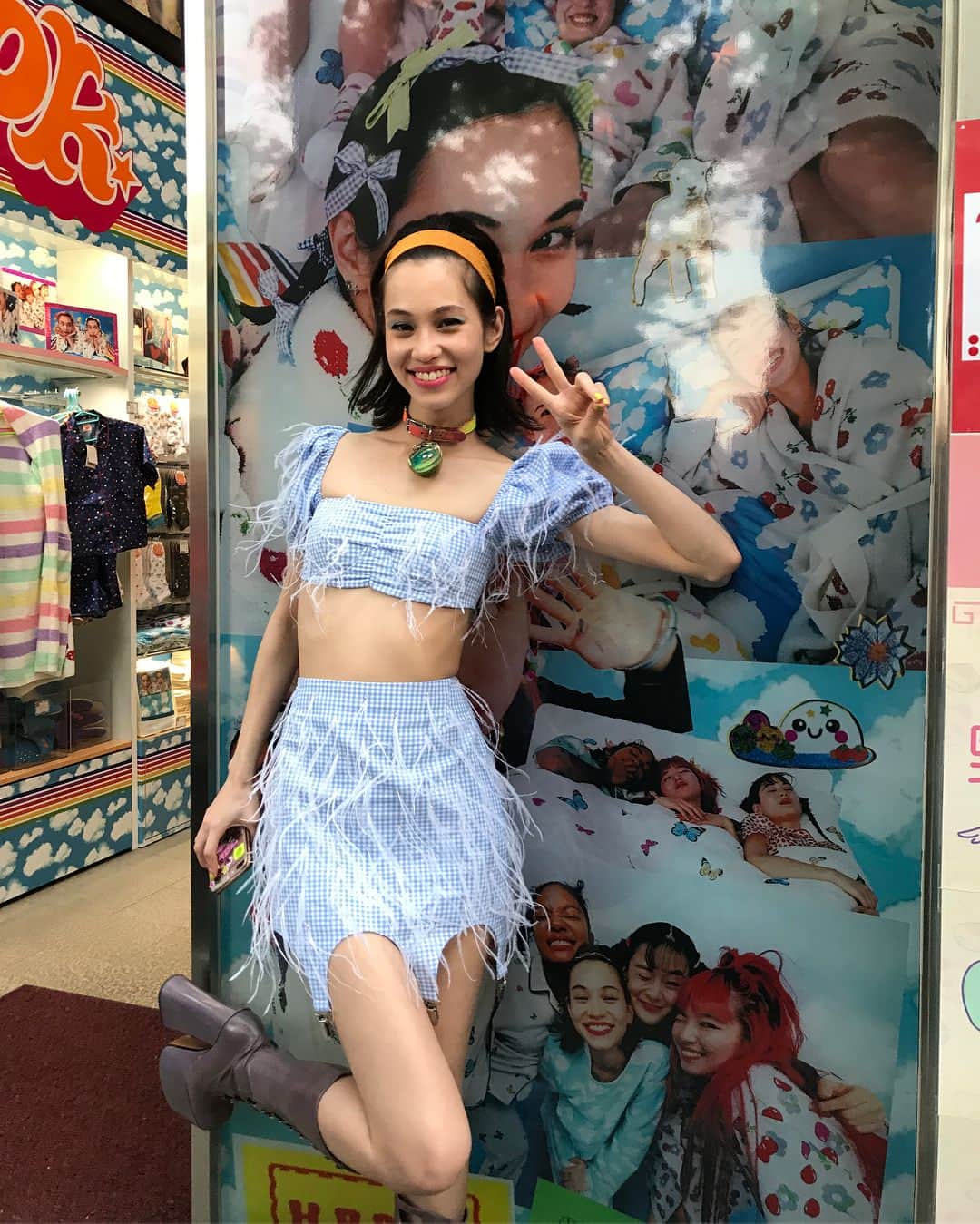 水原希子 さんのインスタグラム写真 - (水原希子 Instagram)「昨日、キディランド原宿店 @kiddyland_co.jp にて @officekiko のポップアップイベントに お越し頂いた皆様❤️ そしてドンキホーテのイベントにも お越し頂いた皆様❤️ 本当にありがとうございました。 今まで中々、皆様にお会いできるイベントや 場がなかったので、今回やっと！ 皆様に直接お会いできて、お話させて頂けて、 言葉には表されない程、勇気を頂いて感無量な気持ちでいっぱいです。本当に感謝しかありません。 皆さまのサポートがあるからこそ、 私は自由な表現をする事が 出来ているんだなと改めて実感しました。 本当にありがとうございます！ また会える日まで！ I love you all❤️ * - * - * - * - * - * - * - * - * Hair & Make up by @rieshiraishi1220 🌱 Wearing @ericschlosberg 💅🏻 Choker @babbym 🍄」4月23日 15時27分 - i_am_kiko