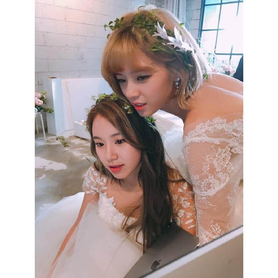 TWICEさんのインスタグラム写真 - (TWICEInstagram)「우리 챙이!!! 스무번째 생일축하해!! 노잼형제포레버 사랑해..❤️❤️❤️❤️」4月23日 22時01分 - twicetagram