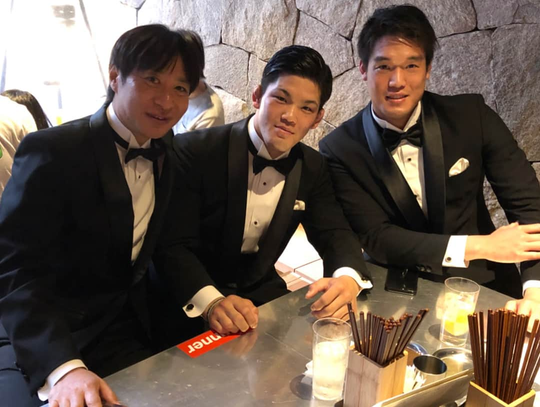 大野将平さんのインスタグラム写真 - (大野将平Instagram)「tuxedo‼︎black tie‼︎ 初タキシード🤵 太田先輩 @yuki_ota_fencing 友里さん @sasagawayuri おめでとうございます！ #太田雄貴#笹川友里#披露宴#フェンシング#アナウンサー#fencing#tbs#announcer#black#tie#tuxedo」4月23日 23時03分 - ono0203