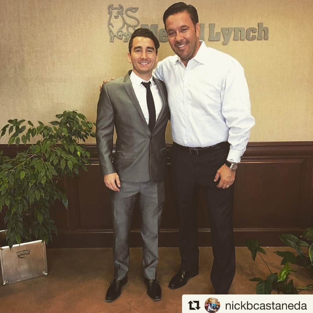 マックス・アーロンさんのインスタグラム写真 - (マックス・アーロンInstagram)「Thank you Nick, Craig and Earl for this incredible opportunity! So excited to be a part of the Merrill Lynch Team! #newbeginnings  #Repost @nickbcastaneda with @get_repost ・・・ 19 years working in the investment Business and never have I considered hiring someone directly out of College . That was before I interviewed @maxtaaron . Max earned a 3.87 GPA in finance (intelligent) while competing at a World Class level (motivated). He also came out of retirement to go to Worlds after not skating for weeks with the goal of getting 3 men in Worlds next year knowing he wouldn’t be one of them (selfless). We couldn’t be happier to welcome him to the Castañeda, Roberts and Zeig group as a Financial advisor in training . Max is going to have a very bright future here .」4月24日 11時48分 - maxtaaron