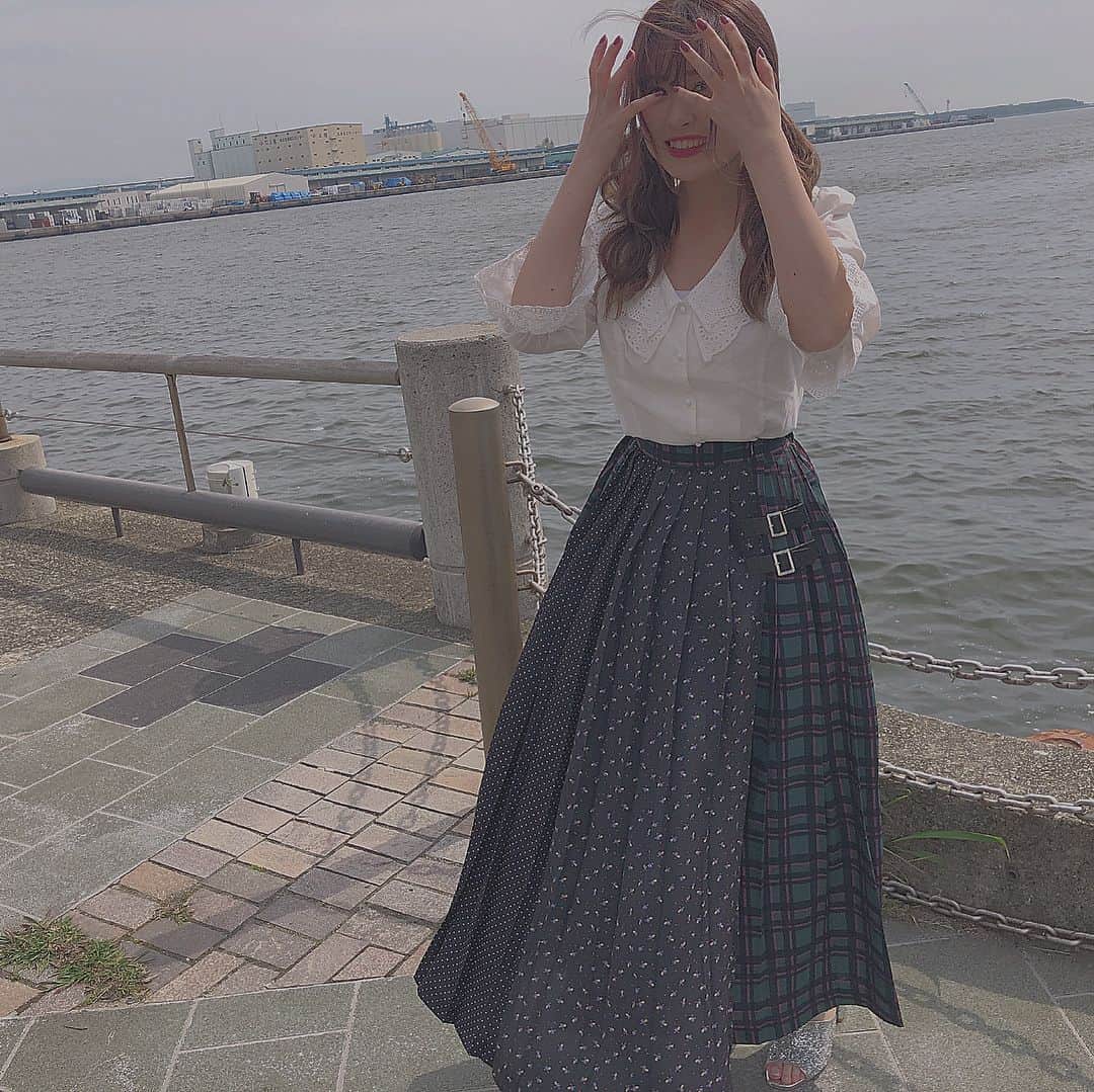 冨吉明日香のインスタグラム：「. 載せそびれてた先日の写メ会の 私服です…👗💍 . スカートがなんと チェックにドットに花柄…！ 好きな柄全部詰め込まれてて 買うしかなかった🤭💸笑 . ブラウスも探してた理想の形で お気に入り💫いっぱい着よう〜〜 . #ootd #code #codenate  #skirt #longskirt #blouse  #pageboy #jouetie  #私服 #私服コーデ #ブラウス  #とみよしふく」