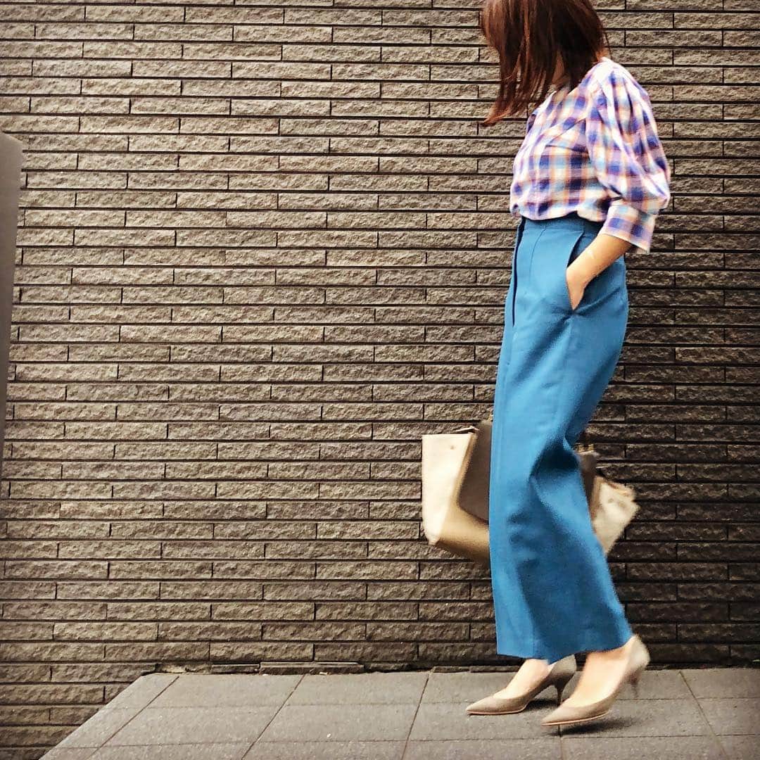 望月律子さんのインスタグラム写真 - (望月律子Instagram)「チェックブラウス☺︎❤︎ #カラーパンツに #チェックの中の1色をリンク #色々楽しめそう☺︎♫ #blouse#zara#pants#bag#celine#shoes #ninaricci」4月24日 12時43分 - ritsukomochizuki