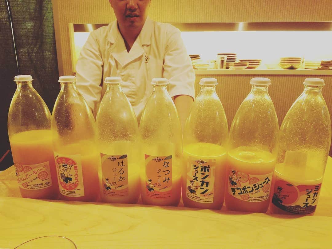 池田香織のインスタグラム：「どれも素晴らしくおいしかったし、お店の方々がみんな明るくていい人たちだったし、置いてある宇和島のみかんジュースの種類が多いし美味しいしで、至福の時間でした🍣😍🍹 #sushi #orangejuice  #鮨りんだ」