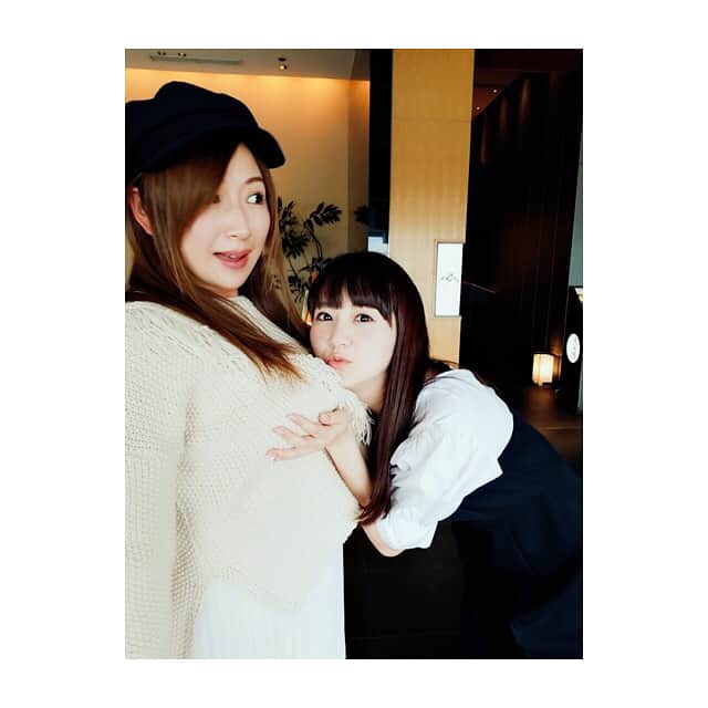 浜田翔子さんのインスタグラム写真 - (浜田翔子Instagram)「#ひょっこりはん  #妊婦ゆずぽんからのしょっこりはん。 #ゆずこしょー #久々に会えて幸せの図 #あと少しかな。。次はママになってるかな💛 #お腹もビックリだけどパイパイもしっかり拝む。」4月24日 15時51分 - shoko_hamada