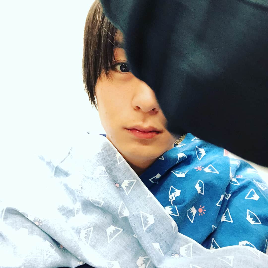 犬飼貴丈さんのインスタグラム写真 - (犬飼貴丈Instagram)「お前が深淵を覗くとき、深淵もまたお前を覗いているのだ。 #犬飼貴丈#この間知った#かっこいいと思った言葉#ニーチェ#確かに#最近よく#深淵に#覗かれてる気がする#わりと#深淵#しばらく#口癖は#深淵」4月24日 18時42分 - atsuhiro.inukai_official