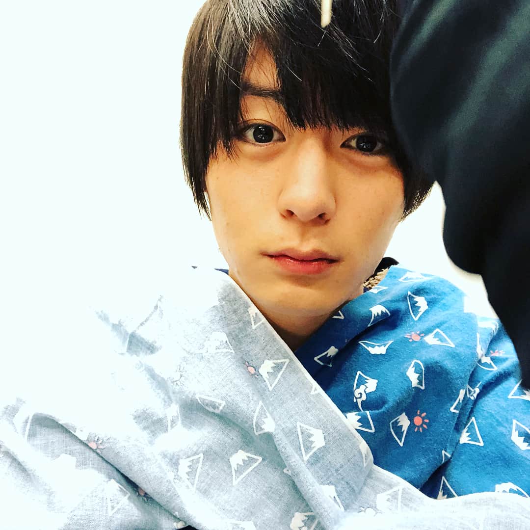 犬飼貴丈さんのインスタグラム写真 - (犬飼貴丈Instagram)「お前が深淵を覗くとき、深淵もまたお前を覗いているのだ。 #犬飼貴丈#この間知った#かっこいいと思った言葉#ニーチェ#確かに#最近よく#深淵に#覗かれてる気がする#わりと#深淵#しばらく#口癖は#深淵」4月24日 18時42分 - atsuhiro.inukai_official