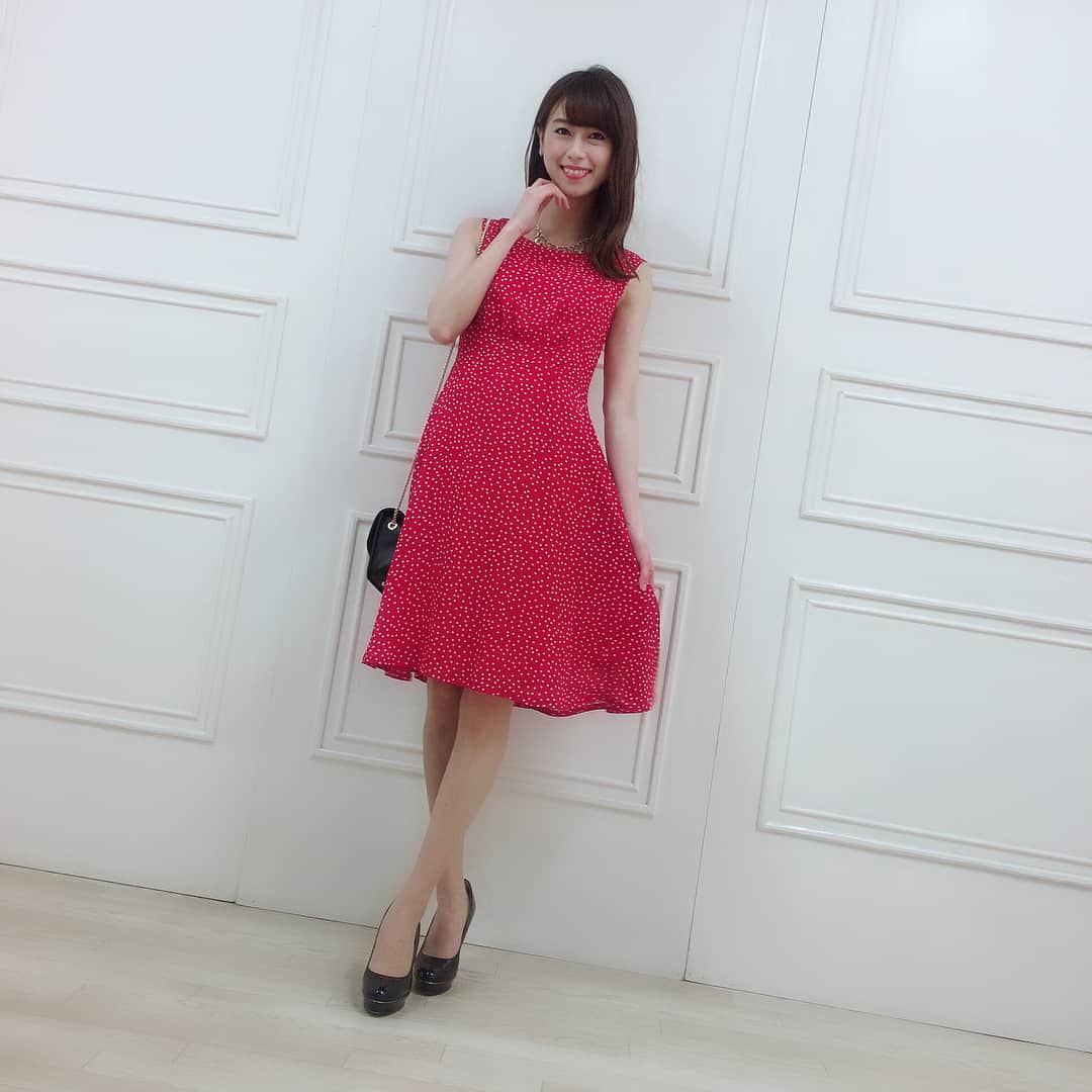 小坂温子さんのインスタグラム写真 - (小坂温子Instagram)「@mimigrant_official さん撮影👗💕 赤いドットのワンピに一目惚☺️ 発売は夏の予定ですって💕 待ち遠しいな🧘‍♀️✨ #mimigrant  #ミミグラント  #ワンピース 👗 #ドット柄  #赤いドット  #赤いワンピース  #ひらりん  #今日も楽しかった」4月24日 18時48分 - kosaka_atsuko