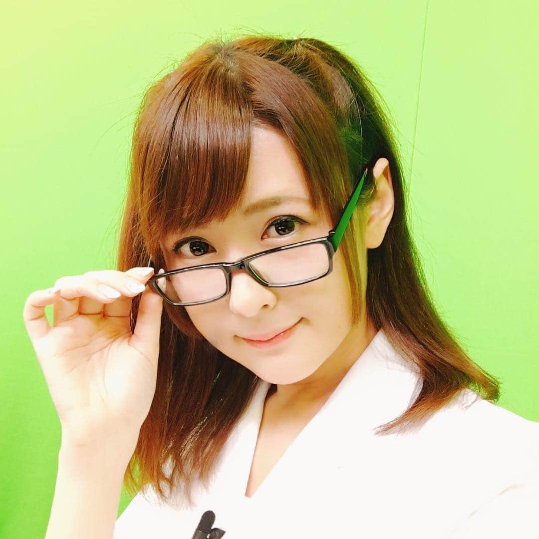 椿姫彩菜のインスタグラム：「知的()」