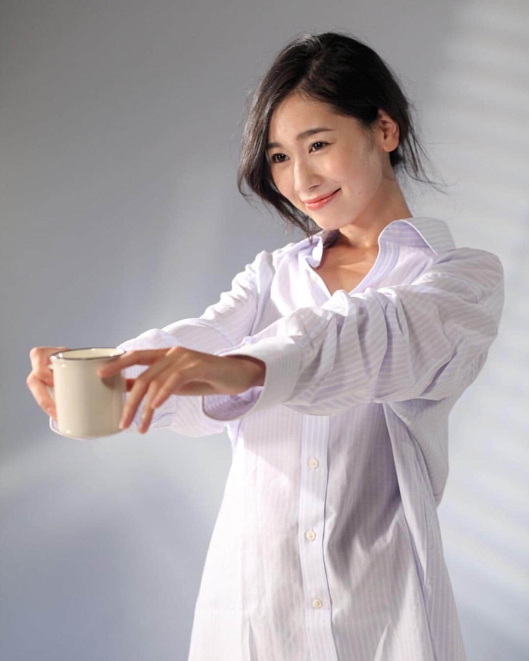 真田つばさのインスタグラム：「「おかわりっ。」 . . . #blue #shirt #mug #studio #portrait #model #followme #photo #photography #instagramjapan #ig_japan  #picoftheday #朝 #彼シャツ #マグカップ #おかわり #still撮影会 #スタジオ#写真好きな人と繋がりたい #写真撮ってる人と繋がりたい #被写体 #ポートレート #ポートレートモデル #ポートレート部 #東京カメラ部 #真田つばさ」