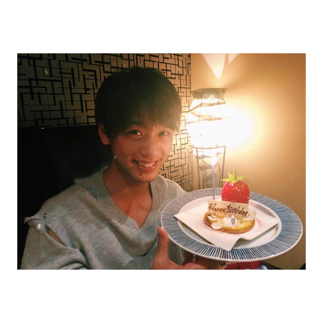 高畑充希さんのインスタグラム写真 - (高畑充希Instagram)「らぶりー竹ちゃん☺︎🍓 #さすがの営業スマイル笑 #おめでとう！」4月25日 1時48分 - mitsuki_takahata