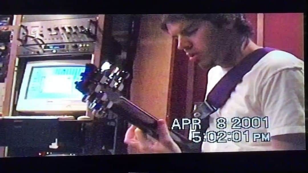 ダン・エストリンのインスタグラム：「2001. Self titled album. Young lil me recording Crawling In The Dark with #jimwirt @cjeiriksson @hoobadougrobb @4thstreetrecording #4thstreetrecording #Hoobastank #prsguitars #paulreedsmith #myprs」