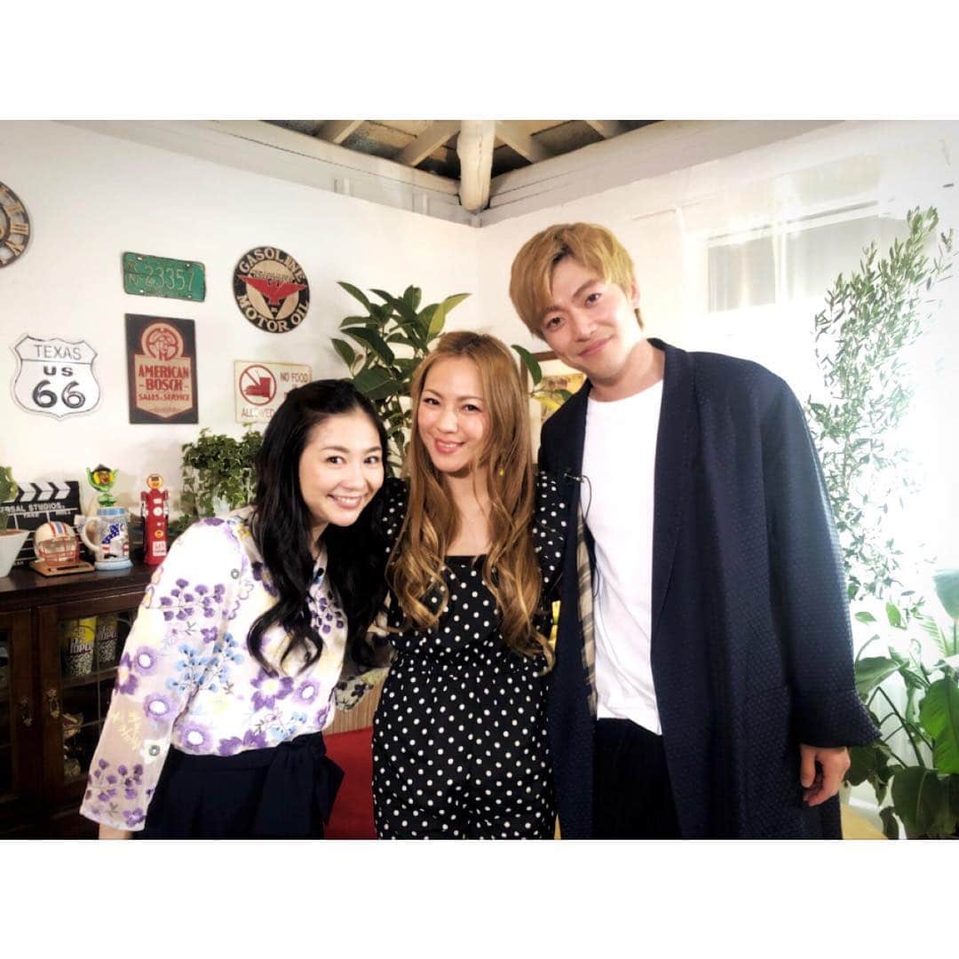 のインスタグラム：「4/1（日）12:00〜19:30 WOWOW！ やっぱり大好き、海外ドラマ2018春に 出演します。 前回、この収録をしたことを 告知したんですが... 皆さんのコメントを読んでたら 凄い！おめでとうございます！とか いつもより テンションの高いコメントに 不思議に思ったんですが よくよく考えてみると きっと、皆さん 私が海外ドラマに出演すると 思ったんでしょう、笑 皆さんの期待に応えられるように 海外ドラマで女優デビューを 果たせるように 頑張ってみますので まずは 今日の放送をご覧下さいませ♡笑 #MAX#LINA #関根麻里#大東駿介 #navigator #wowow#movie#talk#walk #music #drama#spring #無料放送 #aprilfoolsday」